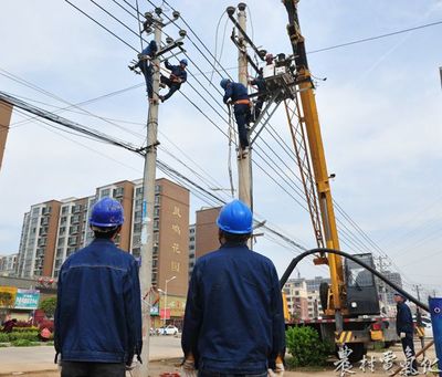 中国农村电气化网 - 西平供电公司:改造线路服务群众(图文)