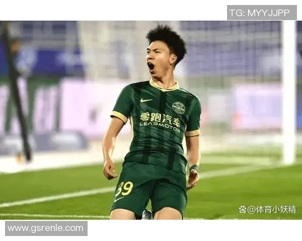 王钰栋正式签约新公司与莱万携手共进开启德甲新征程